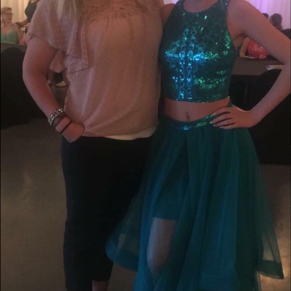 Prom dress - Picture 3 of 4